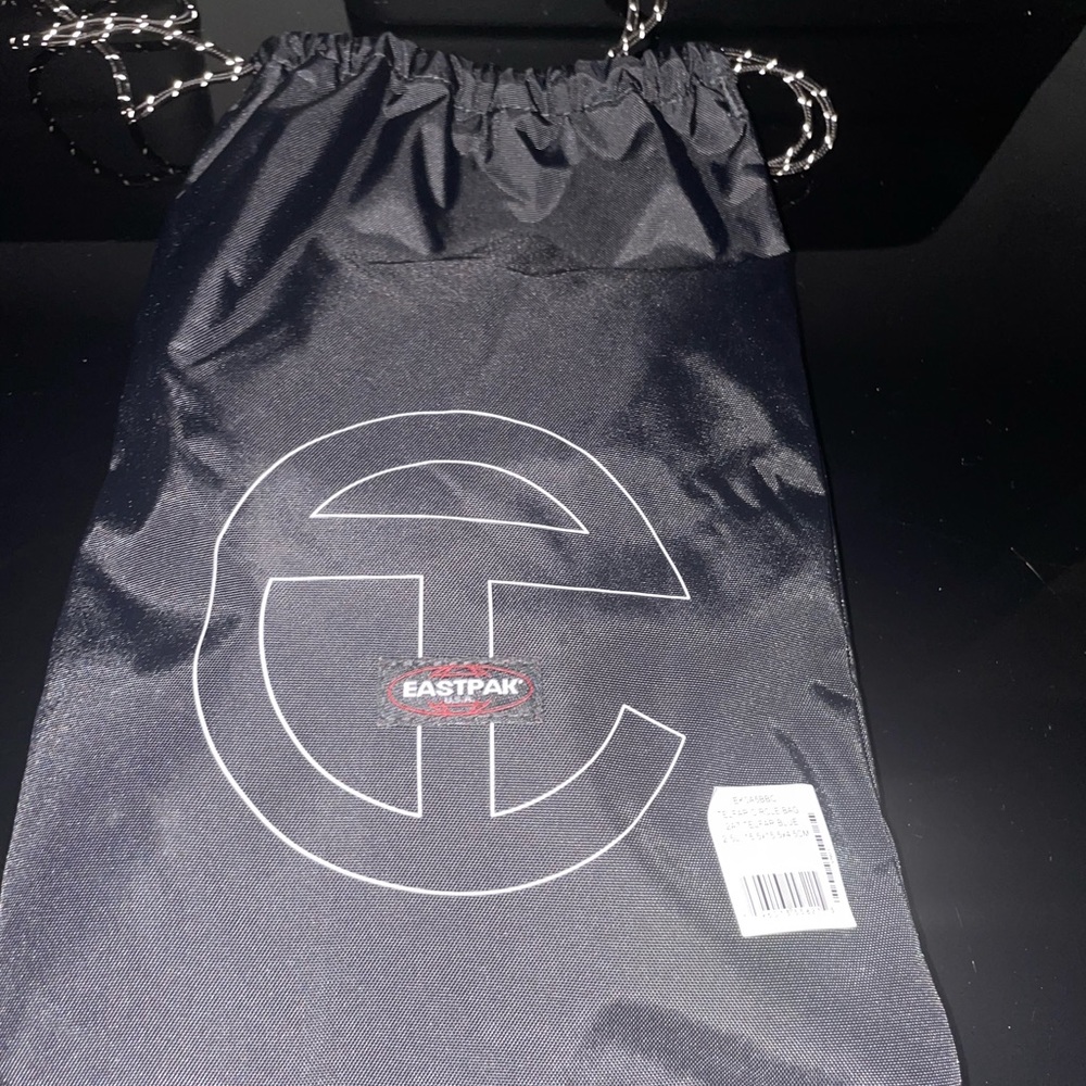 Eastpak X Telfar Painter’s Tape Circle Bag - Picture 8 of 8